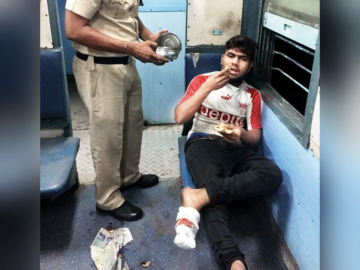 Left without a job, 18yrold jumps in front of train