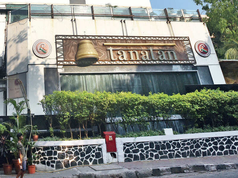 restobars 1above and mojo’s bistro Four restaurants lose licences for