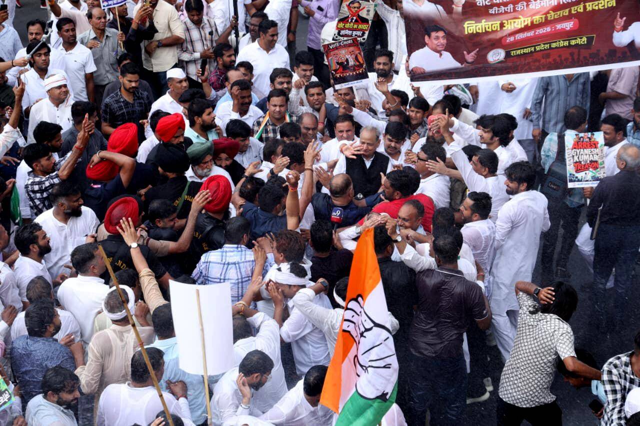 Congress workers protest against the election Commission of India in Jaipur on Monday (6).jpeg