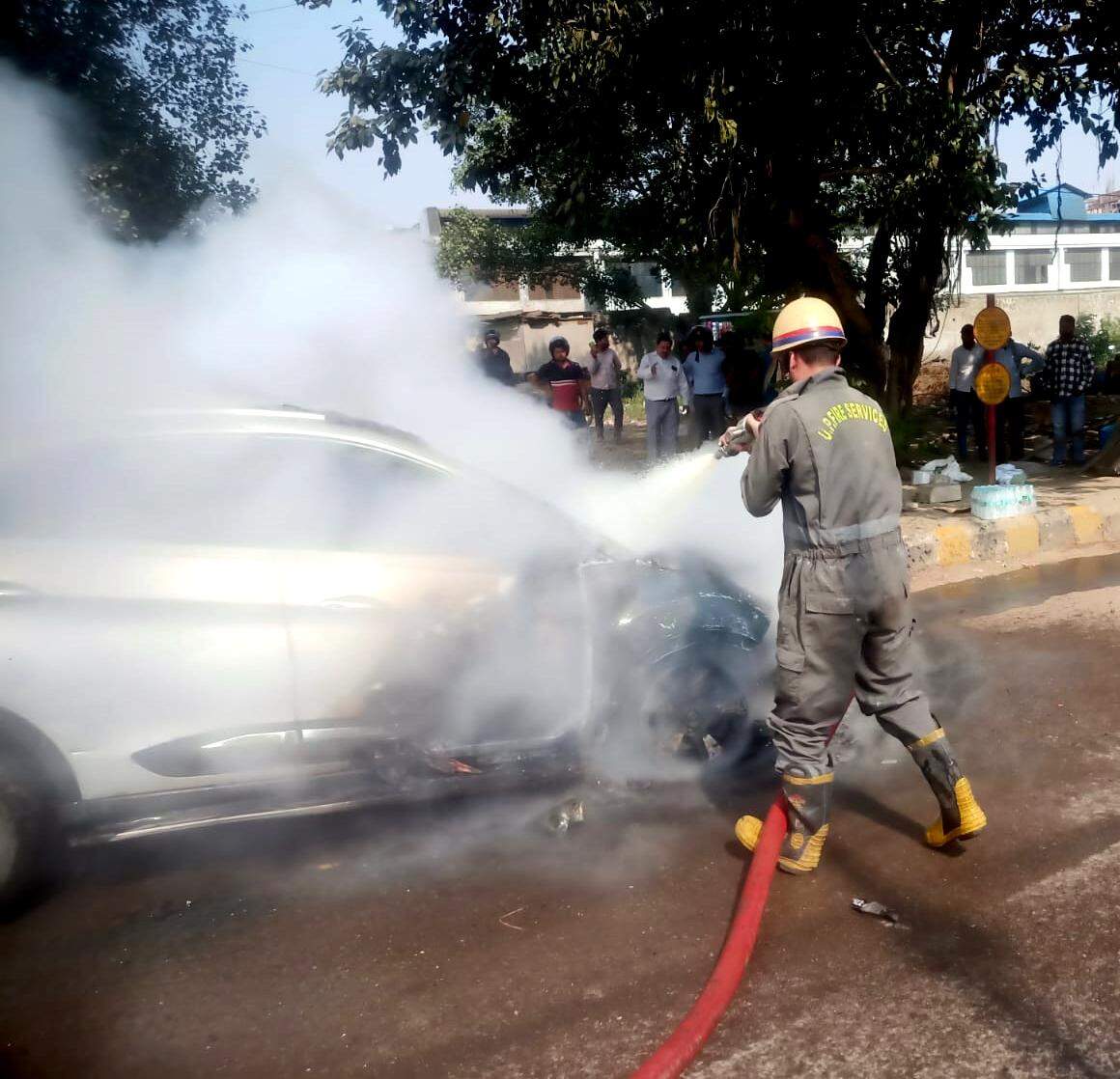 28 NCR U Sahibabad Car Fire-2.jpg