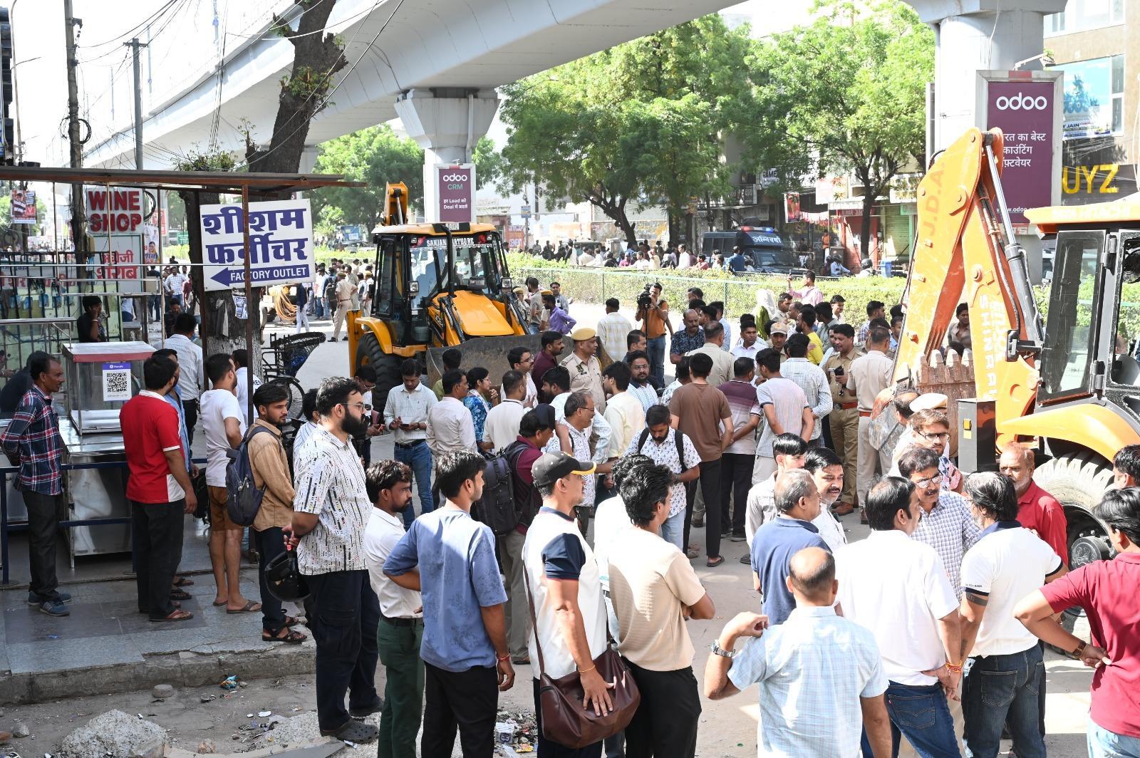 JDA initiates demolition drive on New Sanganer Road (28).jpeg