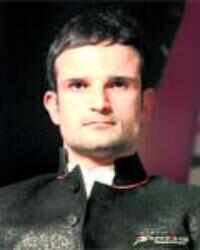 Lee Ruzzi Liuzzi replaces Fisi