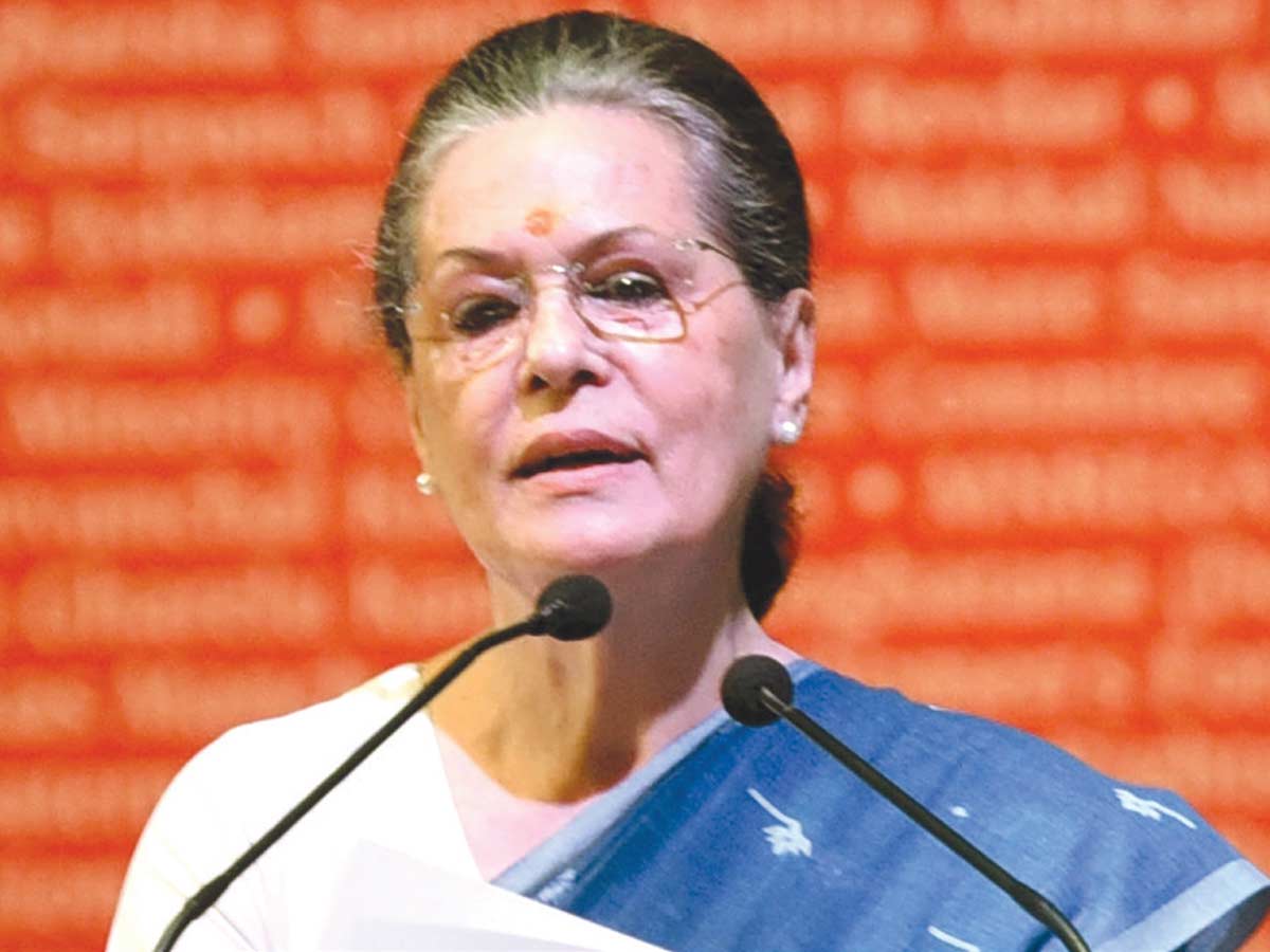 Fadnavis complains to Sonia about state corona situation - Vimarsana News