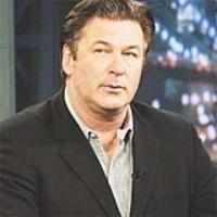 Alec Baldwin apologises for gay tweets