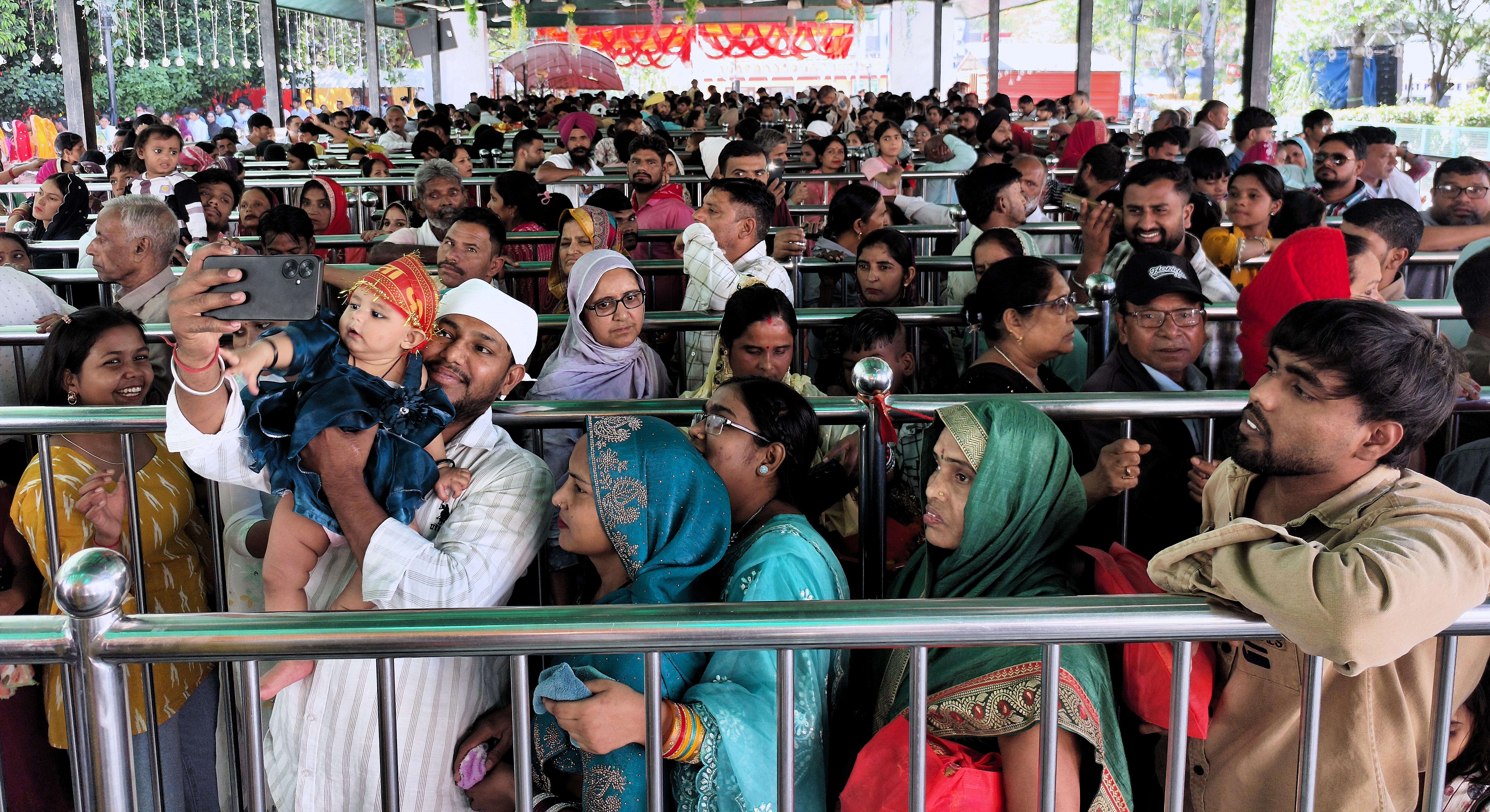 19 Oct  Devotees Throng Mata mansa Devi Temple As Maha Asthmi and Maha navami Coincide (1).jpg