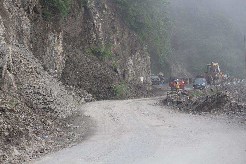 Landslides blocks Mussoorie-Dehradun road fifth time in a month ...