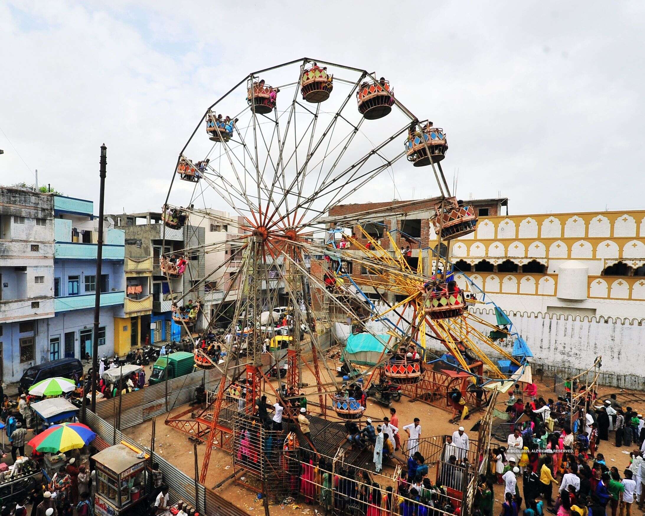 Eightyearold girl dies as giant wheel crashes at fair in Andhra Pradesh