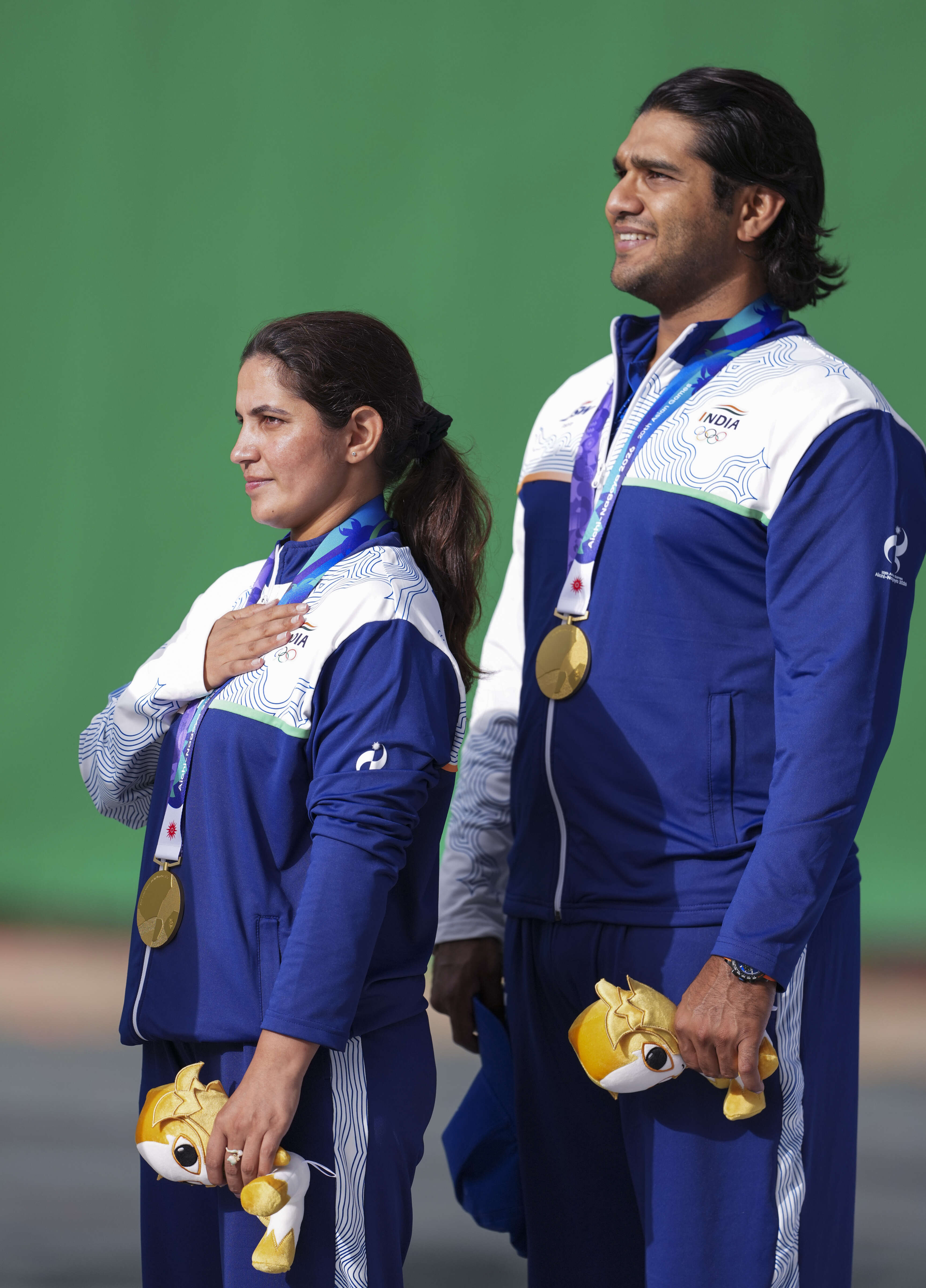 Gold medallist India's Neeru Dhanda, left, and Kynan Chenai<br>