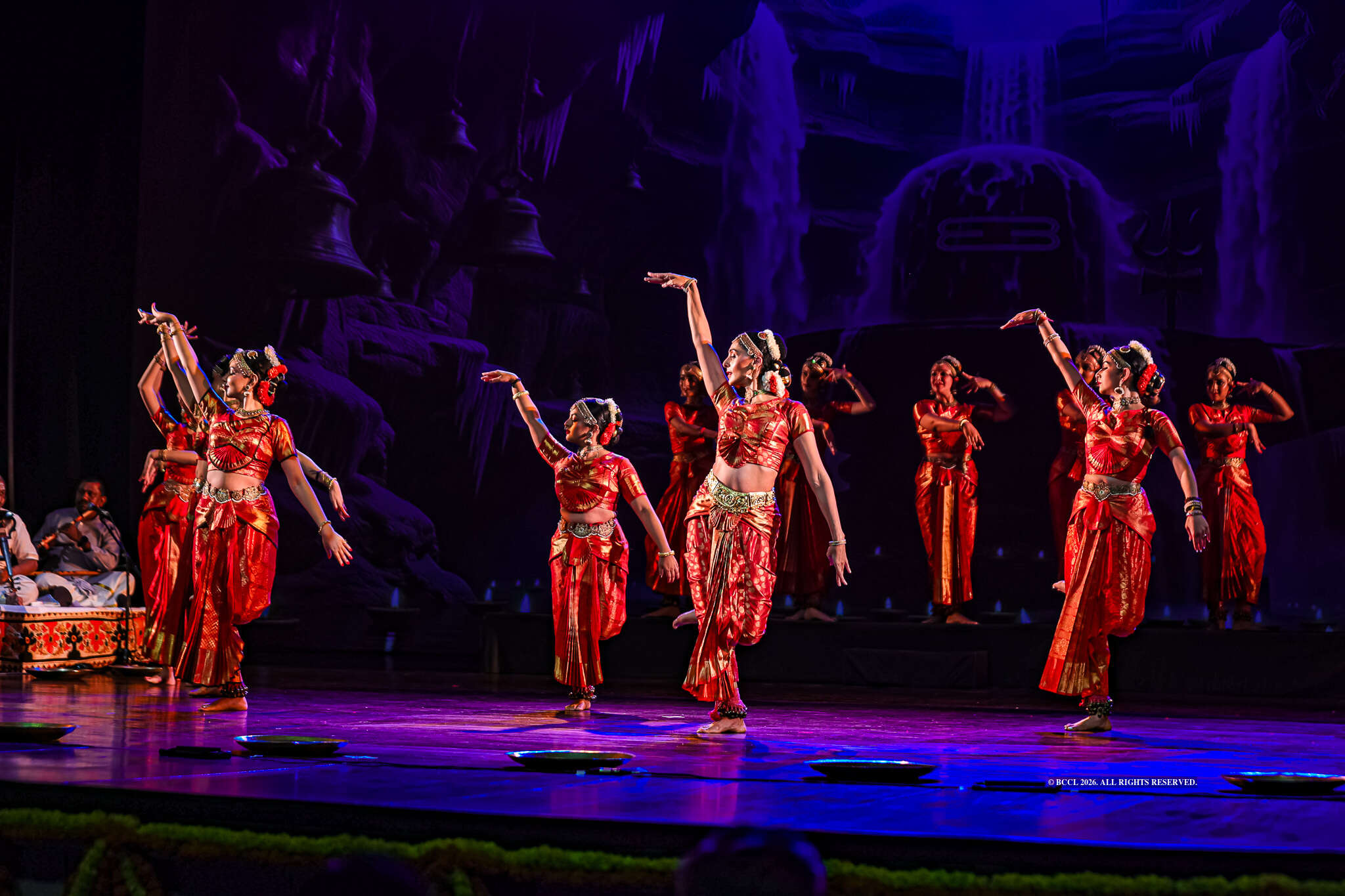 On Day 1 of Natya Tarangini’s annual festival, the 30th Parampara Series, Kuchipudi dancers performed a Shiva Tarangam on the rims of brass plates