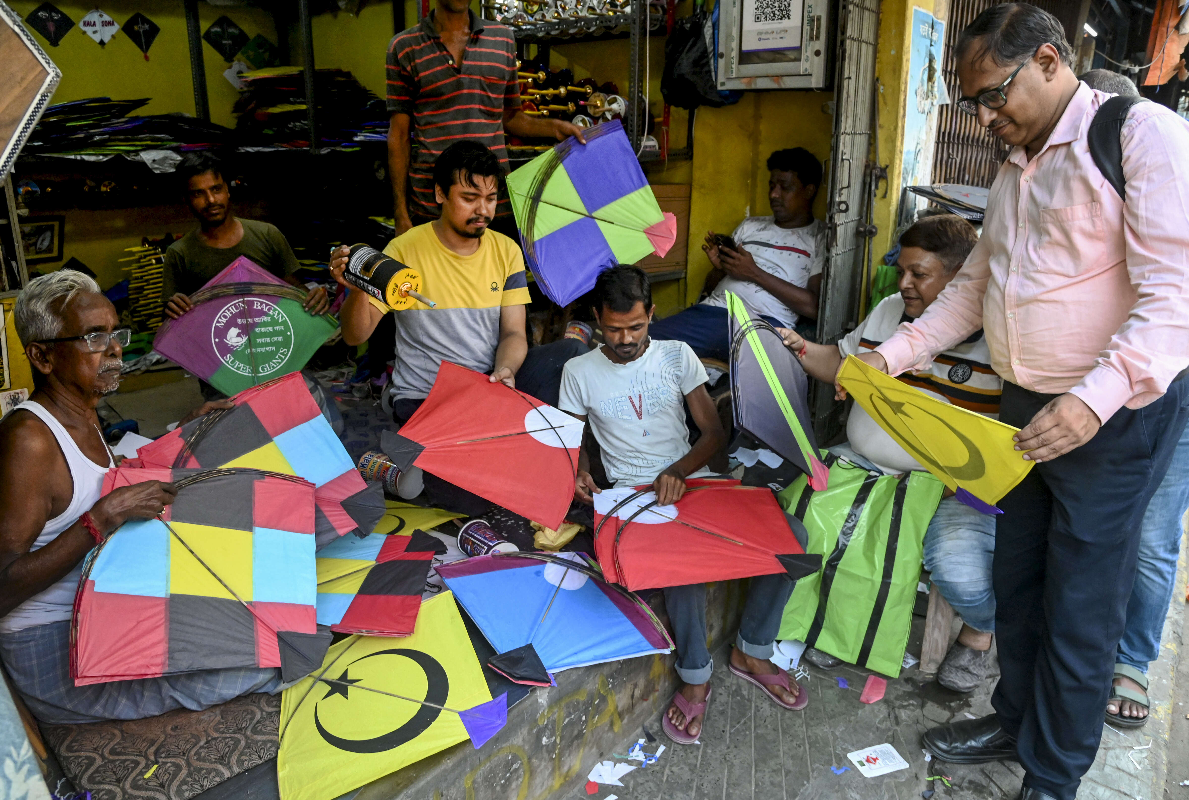 Kites being bought