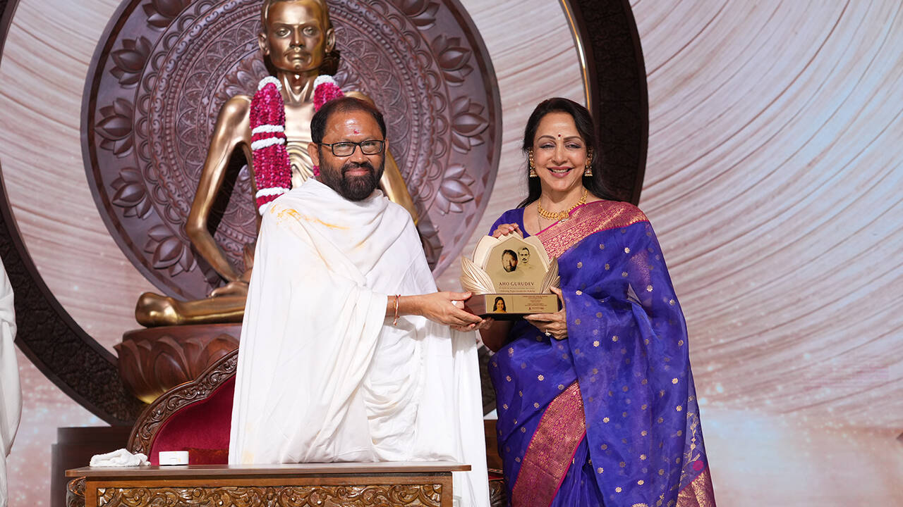 Ranbir Kapoor, Hema Malini, Sonam Kapoor join thousands to celebrate spiritual guru Rakeshji's 60th birthday