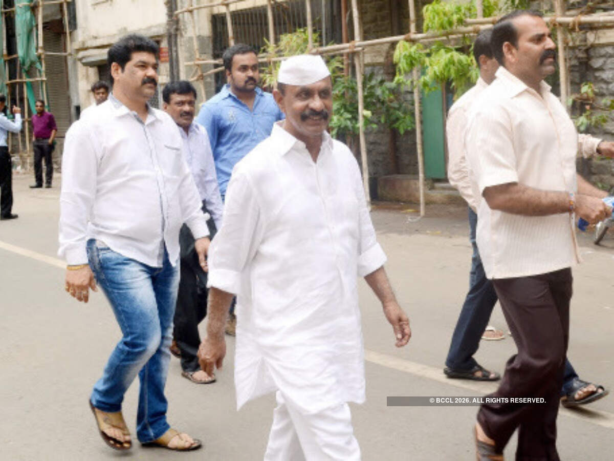 Arun Gawli Gangster turnedpolitician Arun Gawli back home in Dagdi Chawl on furlough