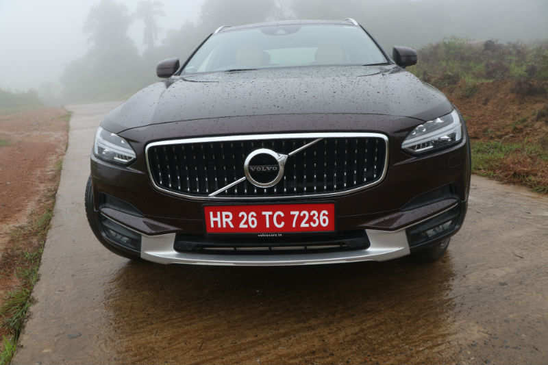 Volvo V90 Cross Country Review Volvo V90 Cross Country Wagon Returns To Attack Suv Territory Times Of India