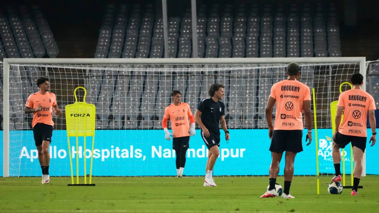 Diego Forlan training AP 1280