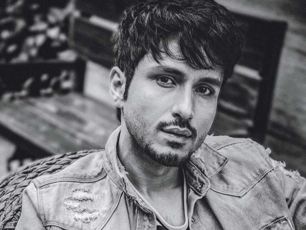 Amol Parashar happy with the memes made on his character Chitvan from TVFs  Tripling  Planet Bollywood