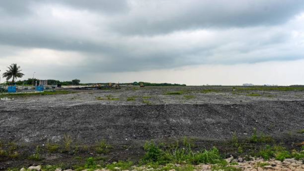 Eventually, grass and plants grow on the surface of the landfill, transforming it into a green expanse. The system begins with burning waste<br>