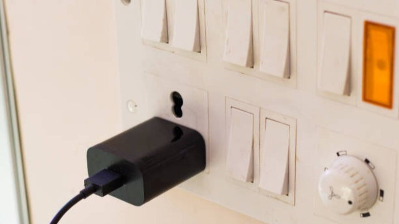 How to clean switchboards without risk