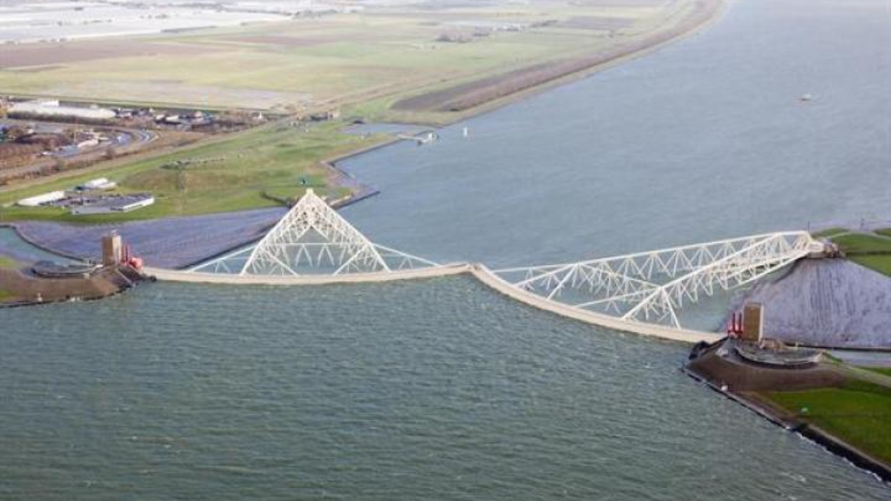 Built between 1991 and 1997, it is 420 metres long (Image: The Watersnood Museum)
