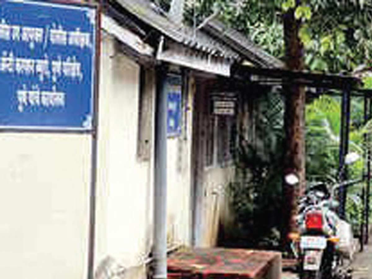 Police officer nabbed while demanding bribe - Vimarsana News