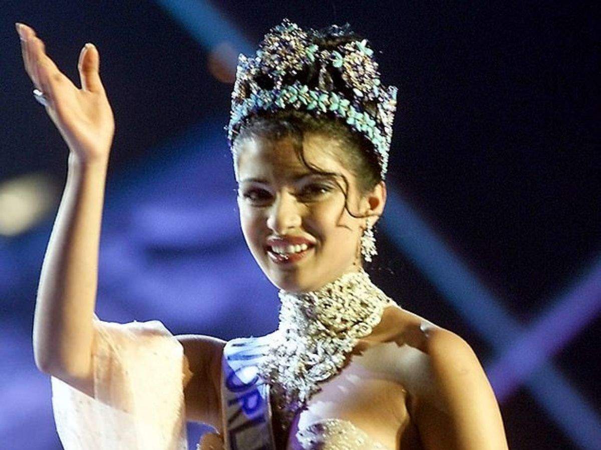 When Priyanka Chopras Dress Was Taped To Her During Her Miss World 2000 Win