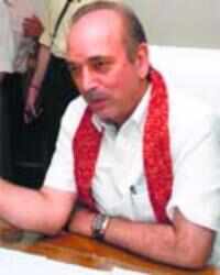 Apologise or resign, Rida's family to Azad