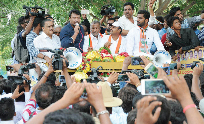 Karnataka: Karnataka Elections 2018: Sandalwood Actors Darshan, Sudeep face  flak after deciding to canvass for certain parties and candidates