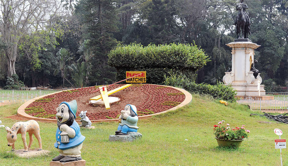 104 CCTV cameras installed in Lalbagh to prevent PDA - Public TV English