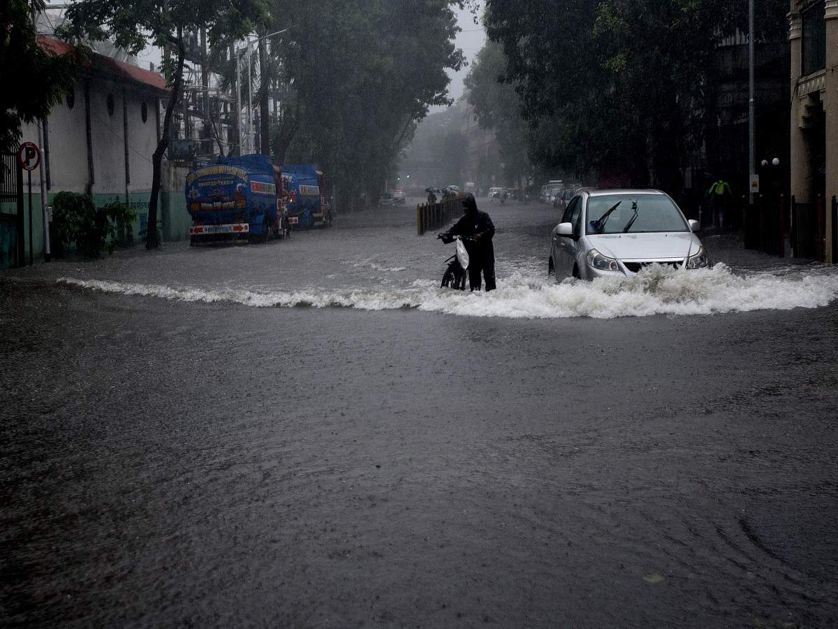 IMD issues heavy rainfall warning for North Konkan, predicts heavy ...