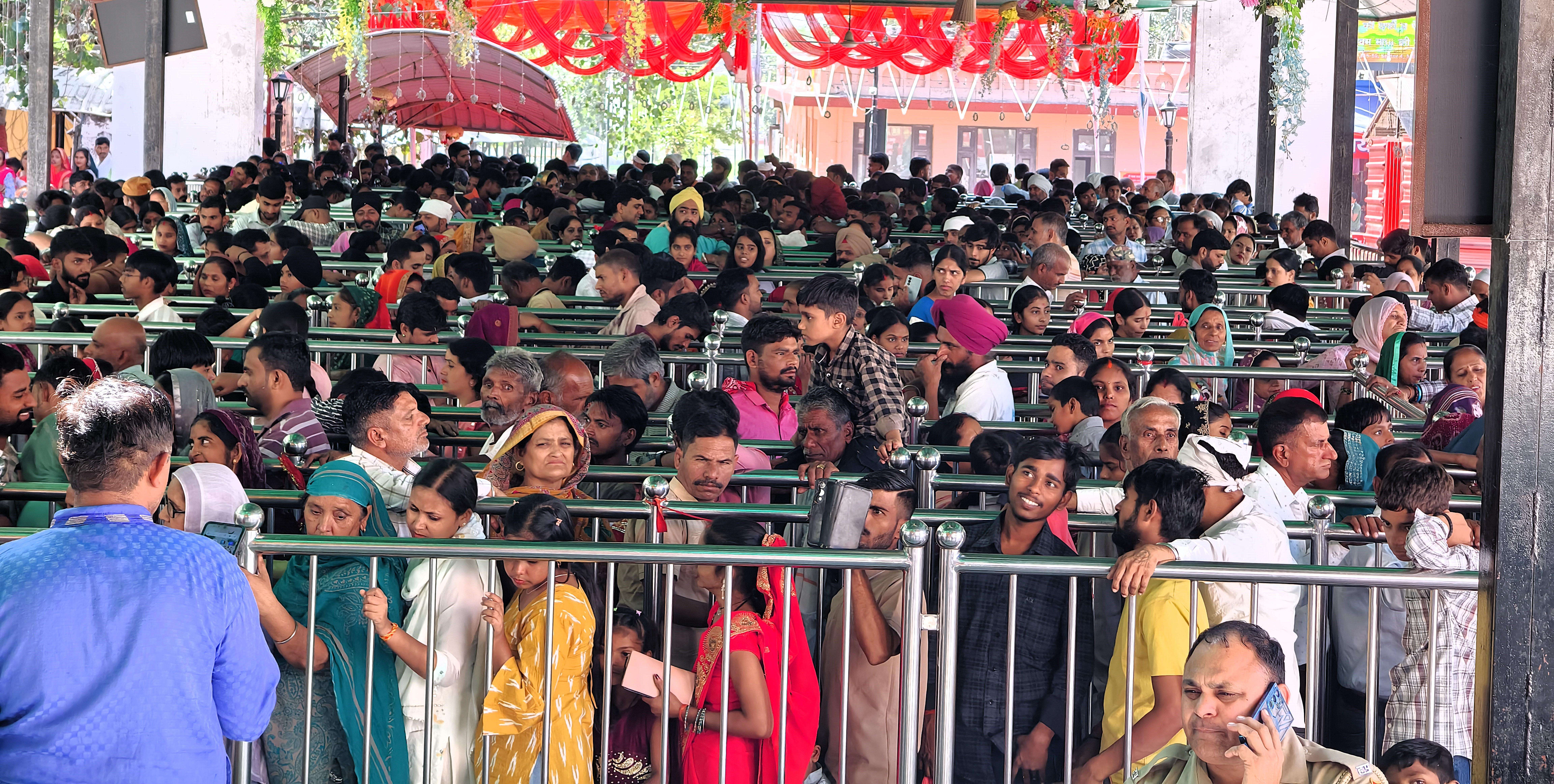 19 Oct  Devotees Throng Mata mansa Devi Temple As Maha Asthmi and Maha navami Coincide (3).jpg