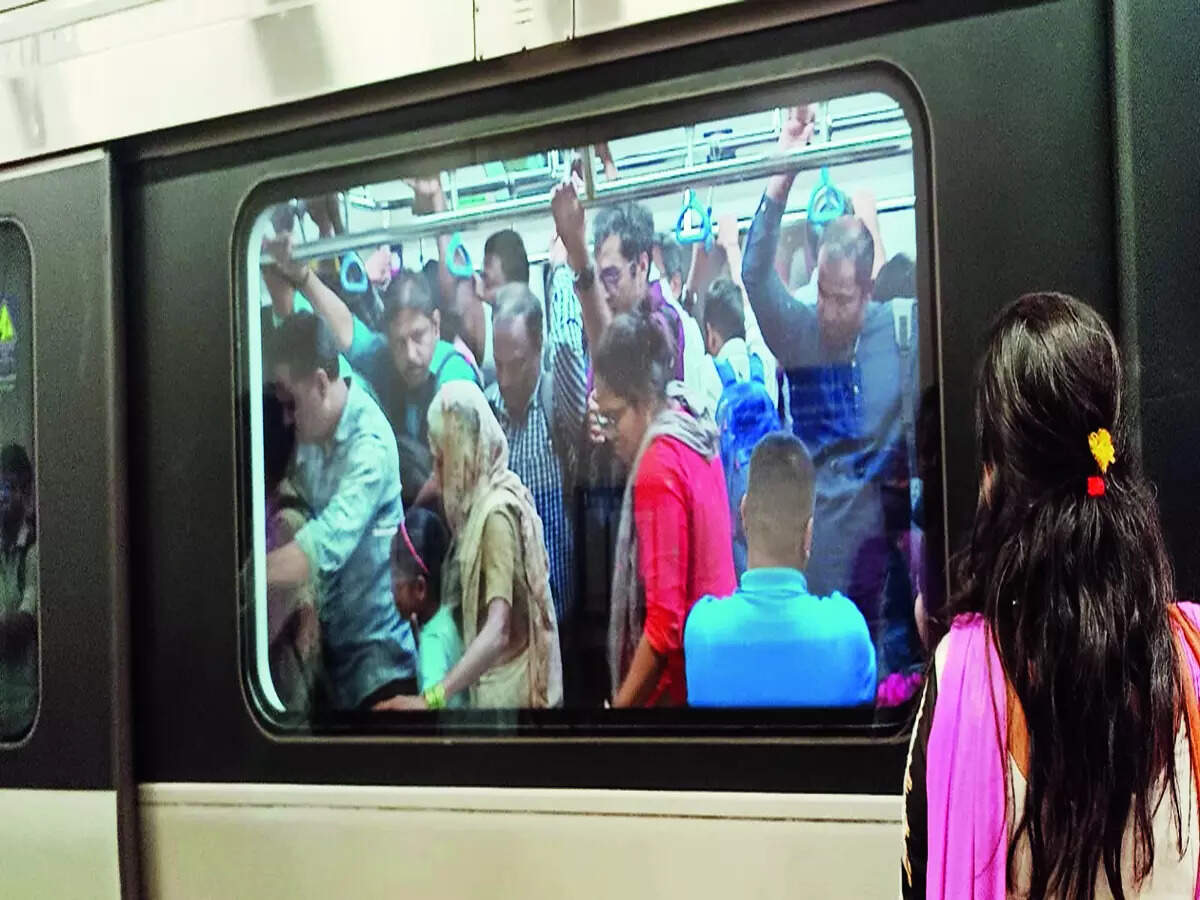 No loitering at Metro stations or pay penalty for each hour - Vimarsana News