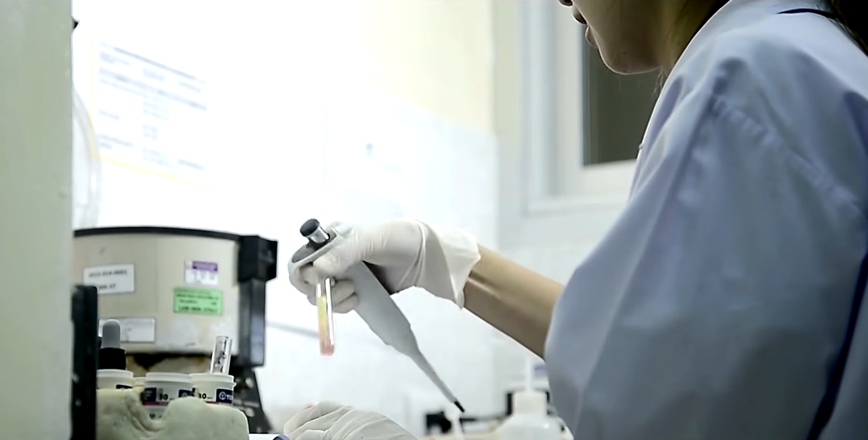 An unexpected blood-type result prompted a Florida couple to seek further testing after their baby’s birth.