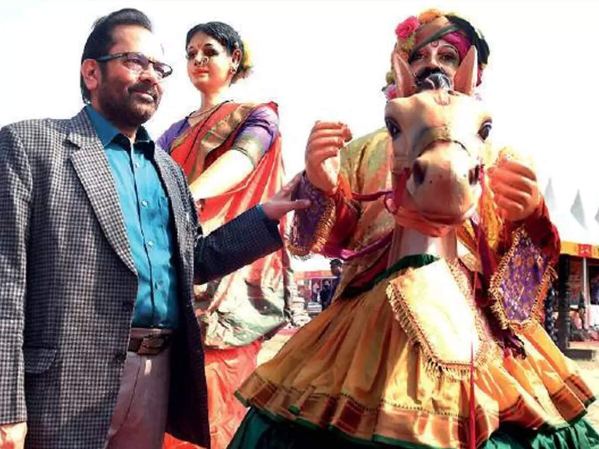 Union minister Mukhtar Abbas Naqvi visited the Hunar Haat venue on Thursday