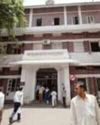 '˜Dead' man wakes up, gives docs a fright