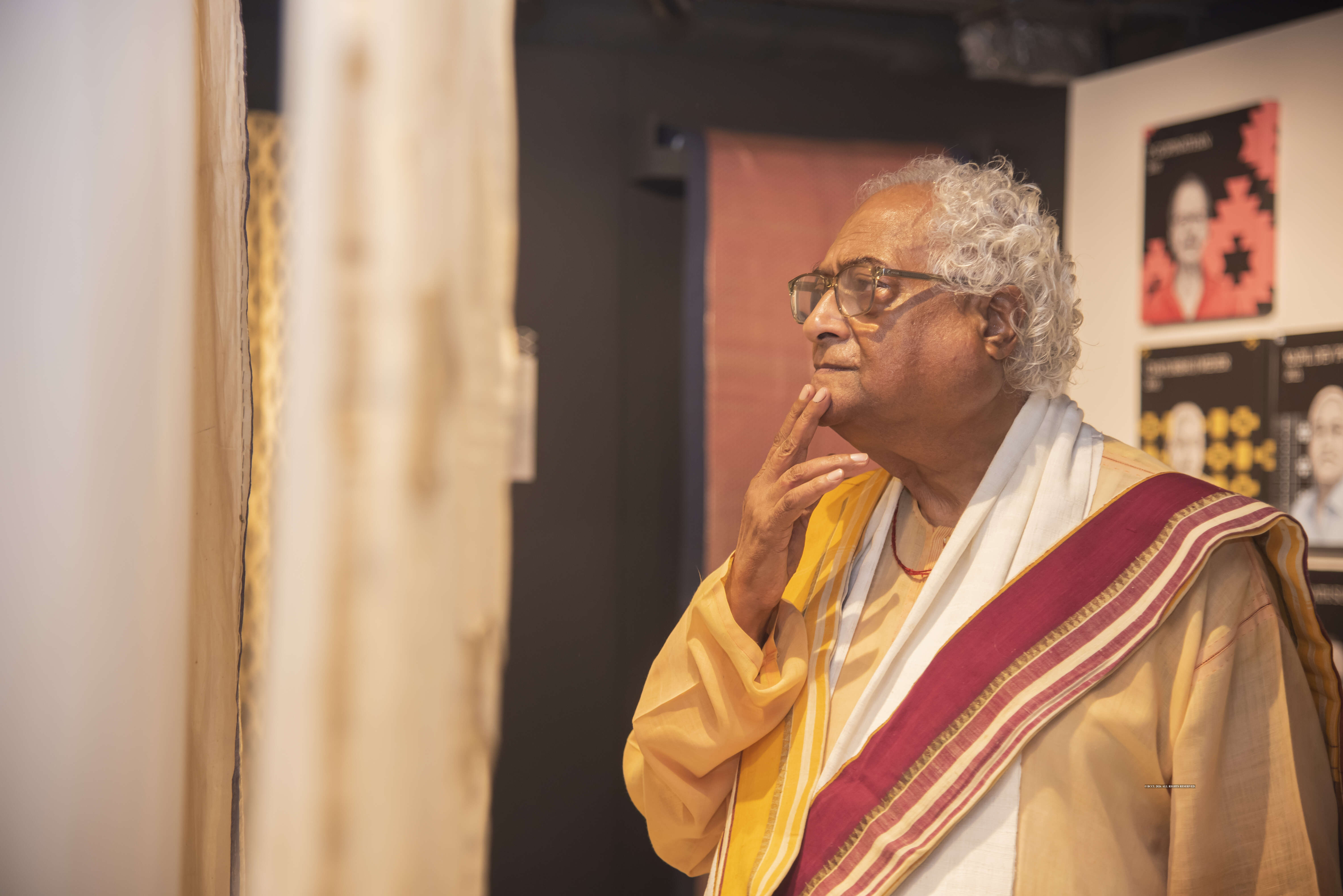 Rajeev Sethi visiting the Visvakarma Gallery