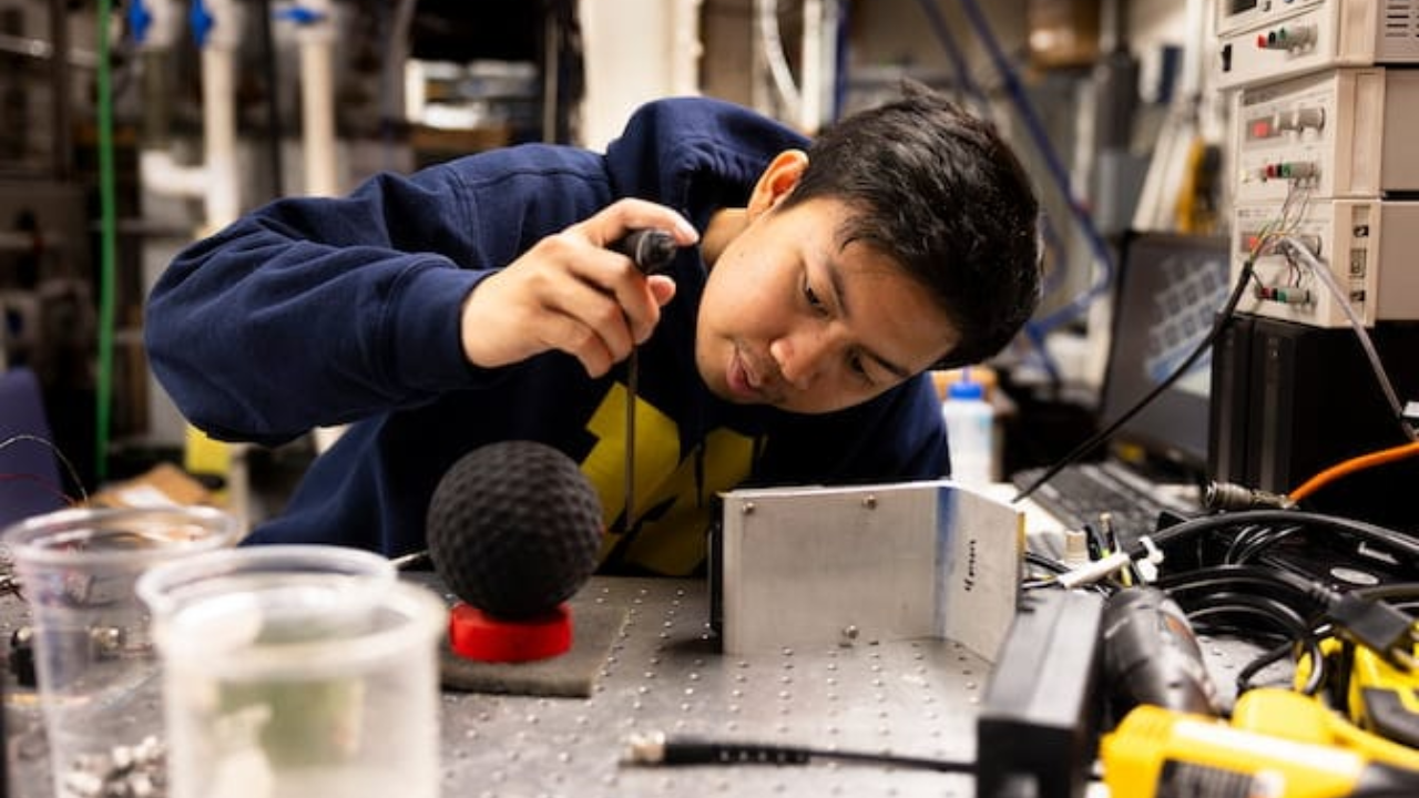 How engineers built an underwater vehicle with adjustable golf-ball dimples