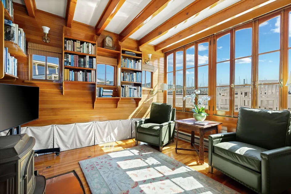Sausalito's historic floating home gets a major $800,000 price cut.