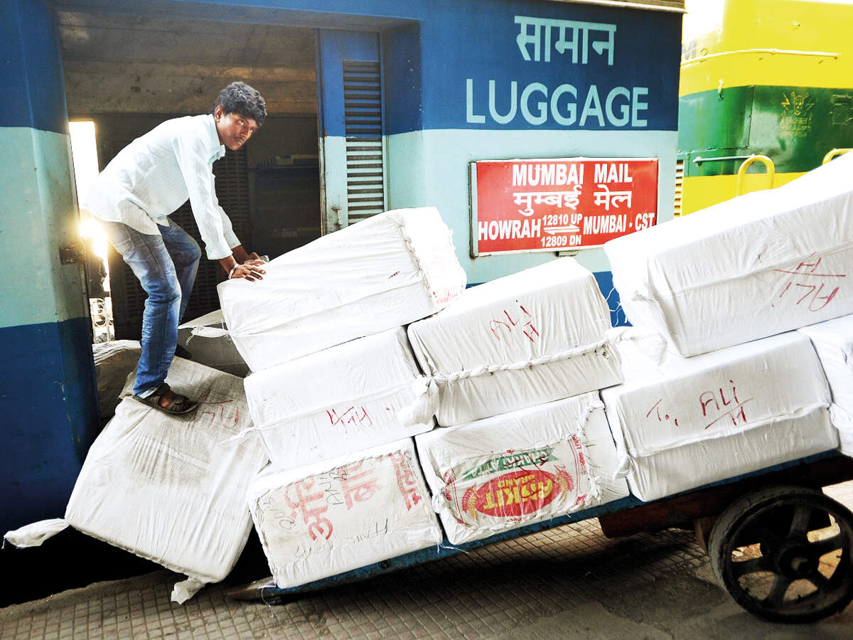 CR to launch luggage pickup service