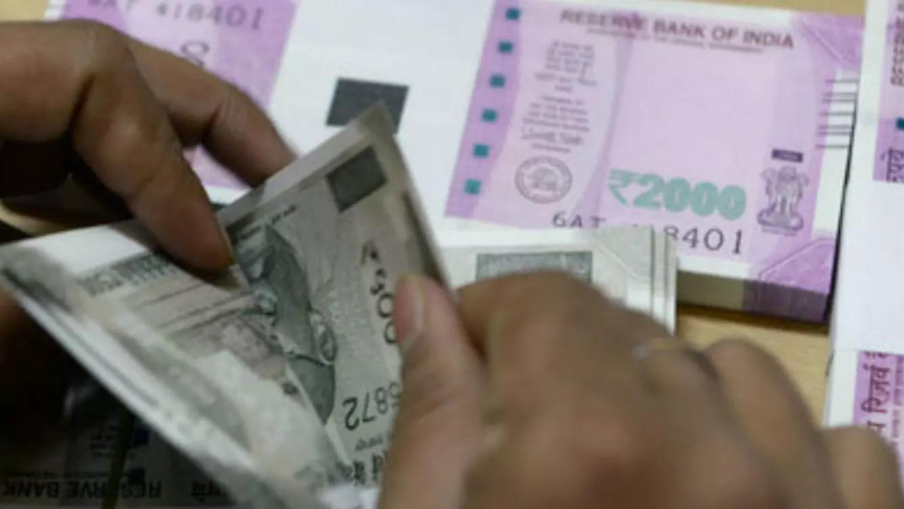 Rupee rises 8 paise to 81.70 against US dollar