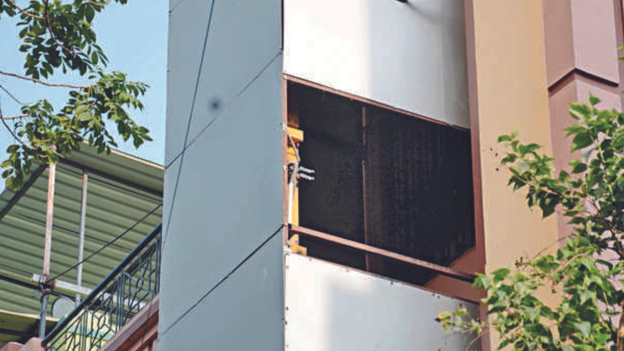 Doctor couple injured in West Bengal's Kasba elevator crash