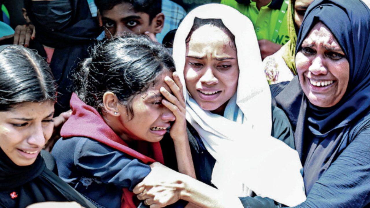 Relatives break down while paying last respects to the deceased in the Tanur boat tragedy on Monday