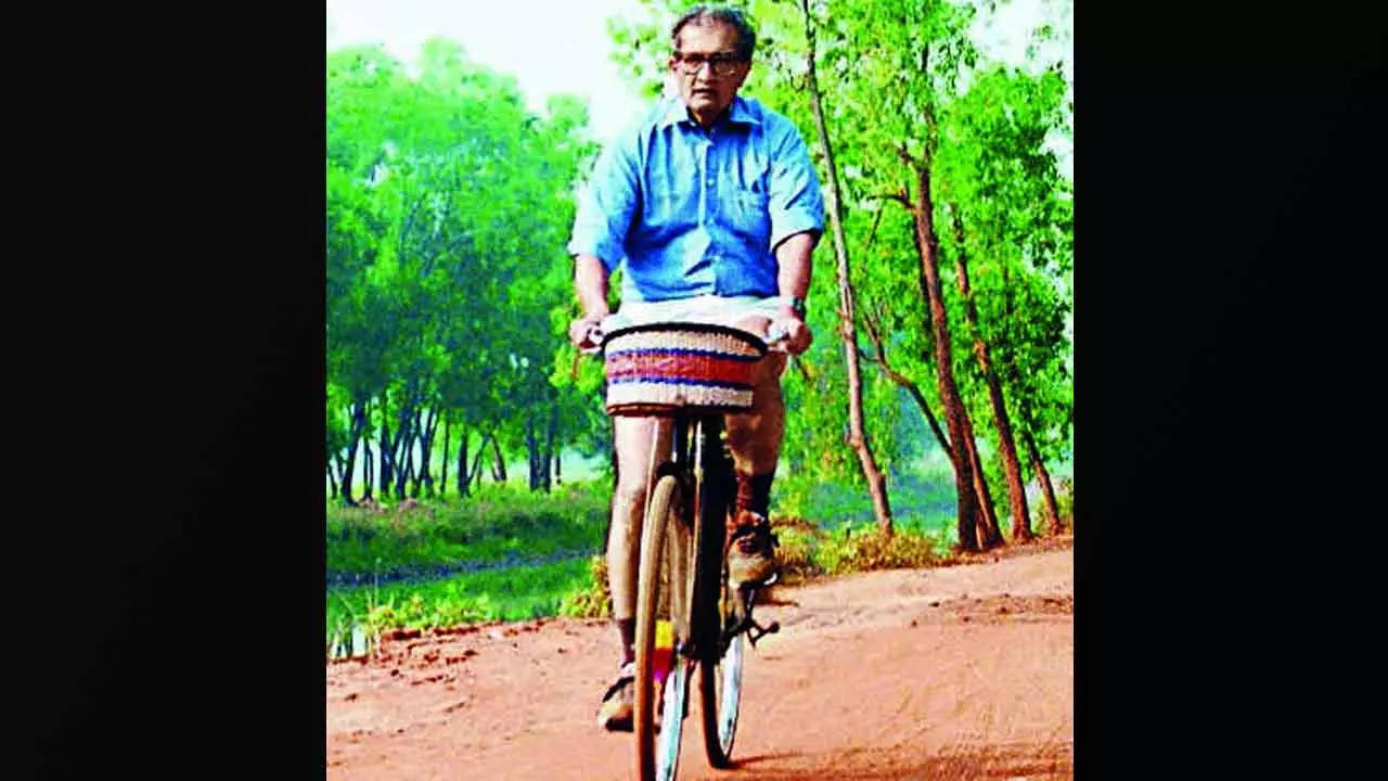 After Tagore, Nobel committee honours Amartya with cycle pic