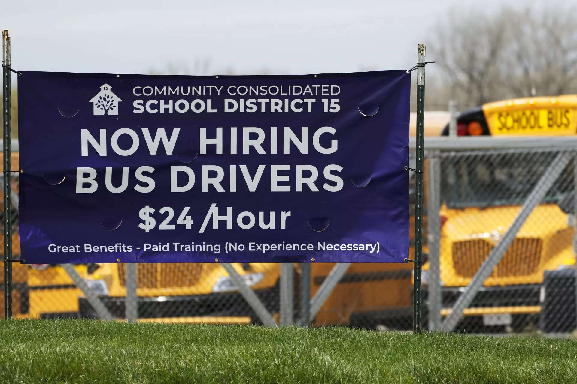 US jobless claims rise to highest since October 2021