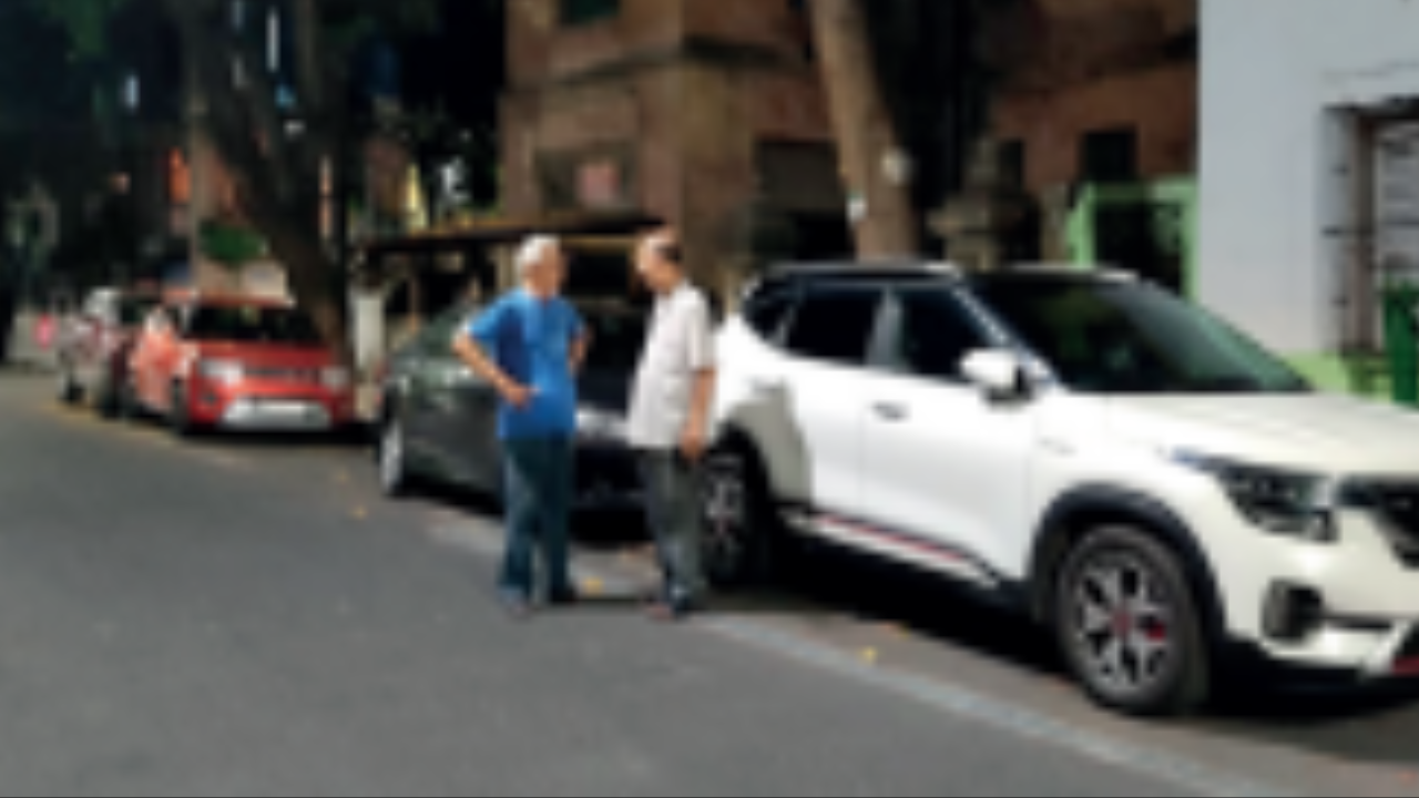 Pay Rs 6,000 a year to park your car in the neighbourhood at night: KMC
