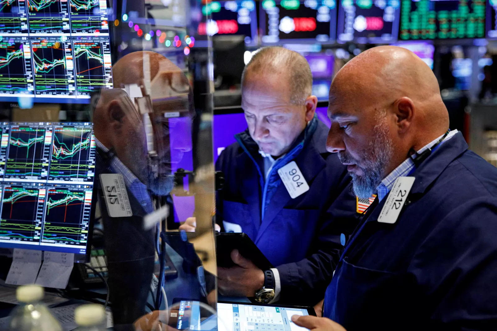 US stocks: Wall Street closes lower in risk-off mode