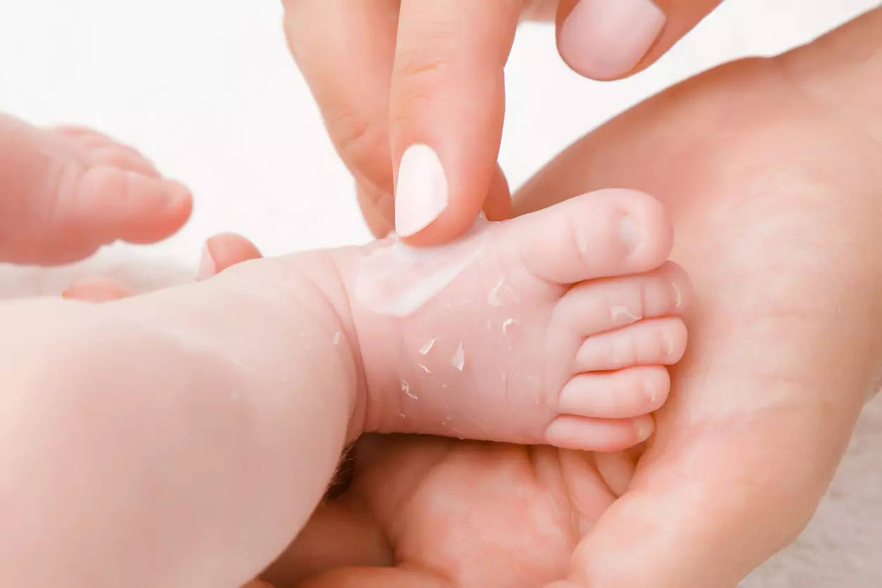 نکات مراقبت از پوست برای نوزادان با پوست خشک
