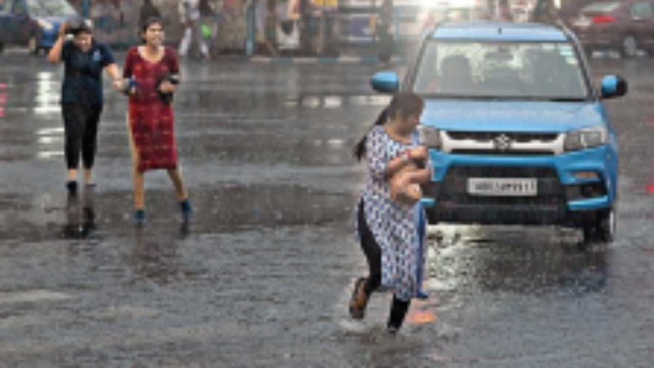 Kolom awan setinggi 10 km menjulang di atas Kolkata, badai kembar terjadi dalam selang waktu 15 menit |  Berita Kolkata