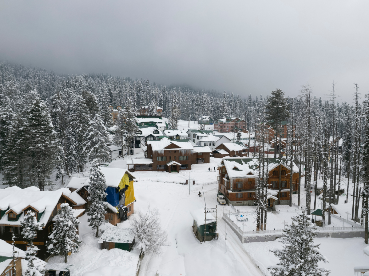 Kashmir: Gulmarg sees surprise snowfall in May, temperature drops below normal