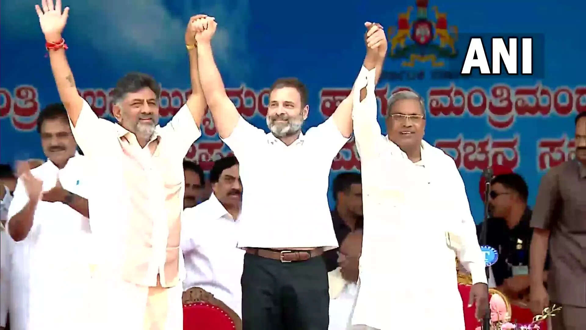 8 MLAs take oath as ministers in Karnataka cabinet