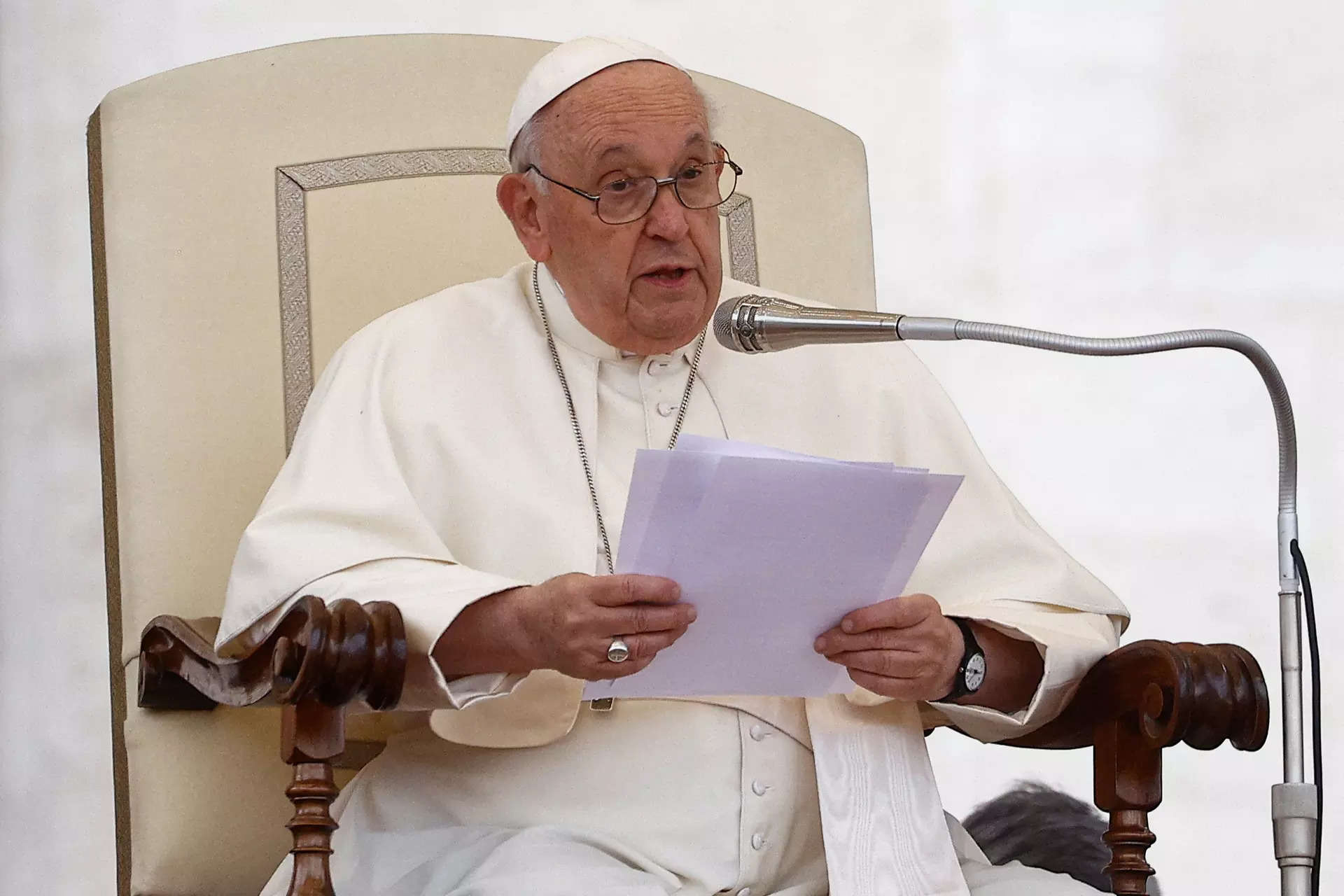 واتیکان می گوید که پاپ از کاردینال ایتالیایی می خواهد که “ماموریت” صلح در جنگ اوکراین را انجام دهد