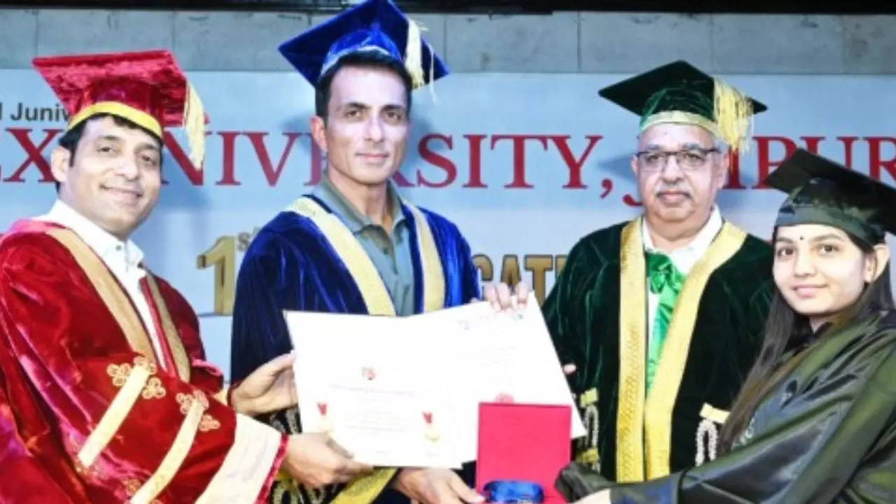 Apex University: Inspiring graduates to make a positive impact: Actor Sonu Sood receives Honoris Causa at Apex University’s 1st convocation ceremony – Times of India